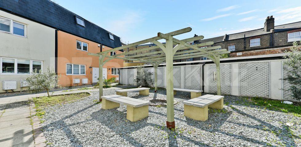 			UNDER OFFER , 4 Bedroom, 1 bath, 1 reception Mews House			 Heritage Place, Earlsfield